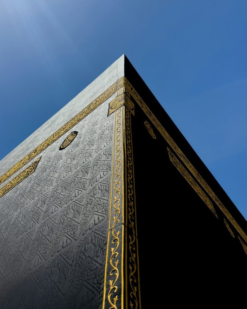 the-top-of-a-tall-building-with-a-sky-background-lfzkvnhtte The Ancient House. Kabah in Makkah. Muslims pray facing this mosque wherever they are in.